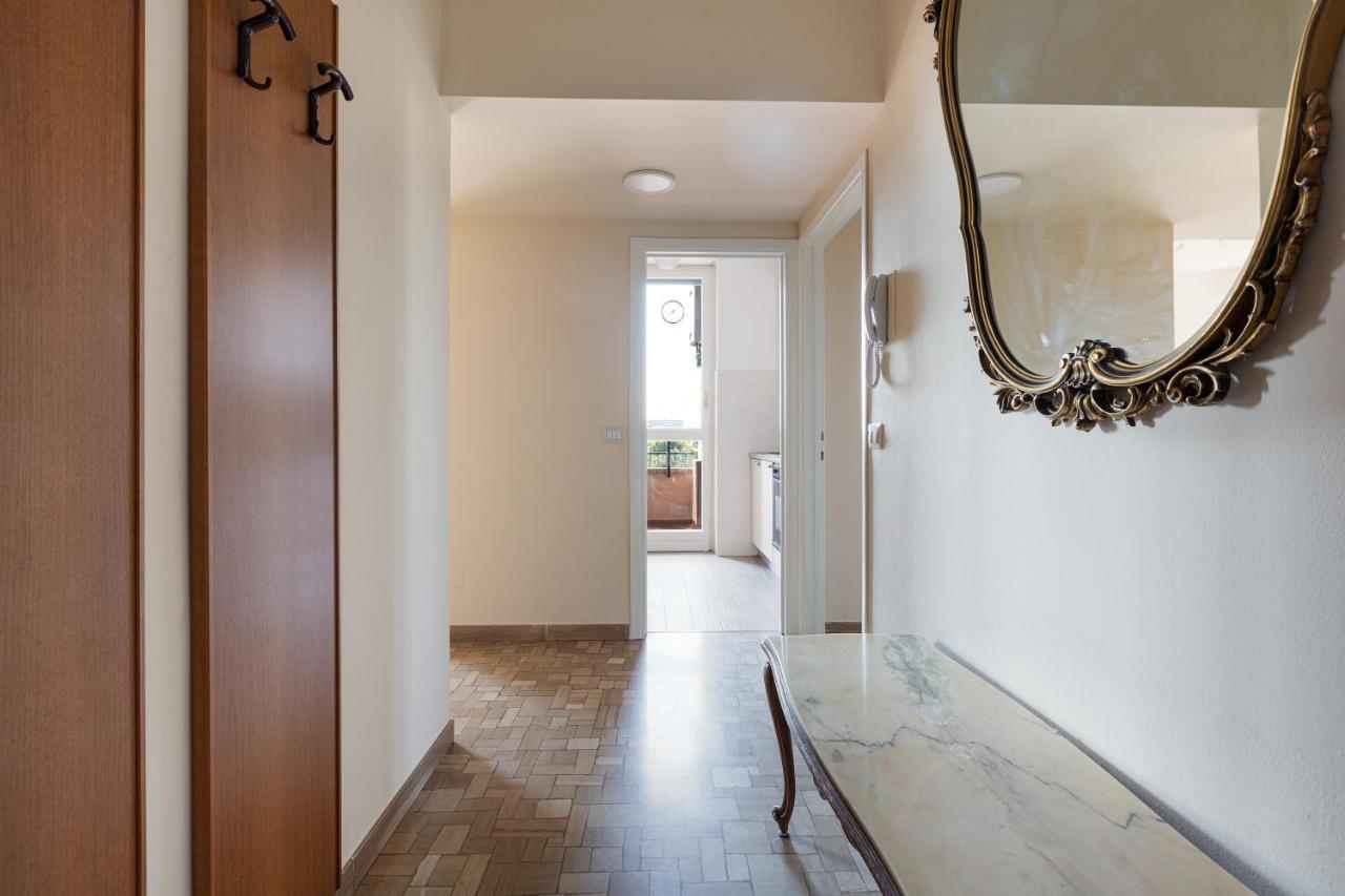Milano - Roomy Apartment 300 M From M3 Affori Fn! Exterior foto